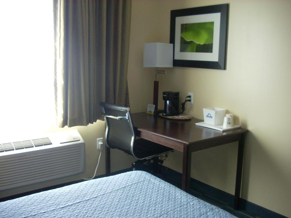 Days Inn & Suites By Wyndham Ozone Park/Jfk Airport New York Ngoại thất bức ảnh