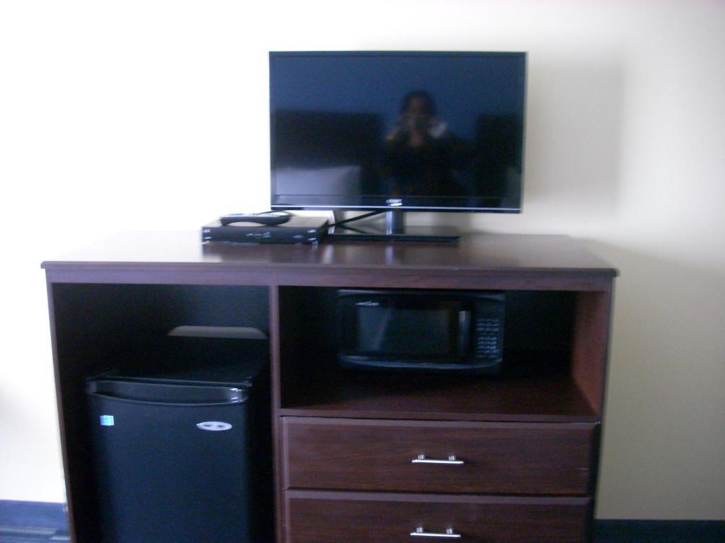 Days Inn & Suites By Wyndham Ozone Park/Jfk Airport New York Ngoại thất bức ảnh