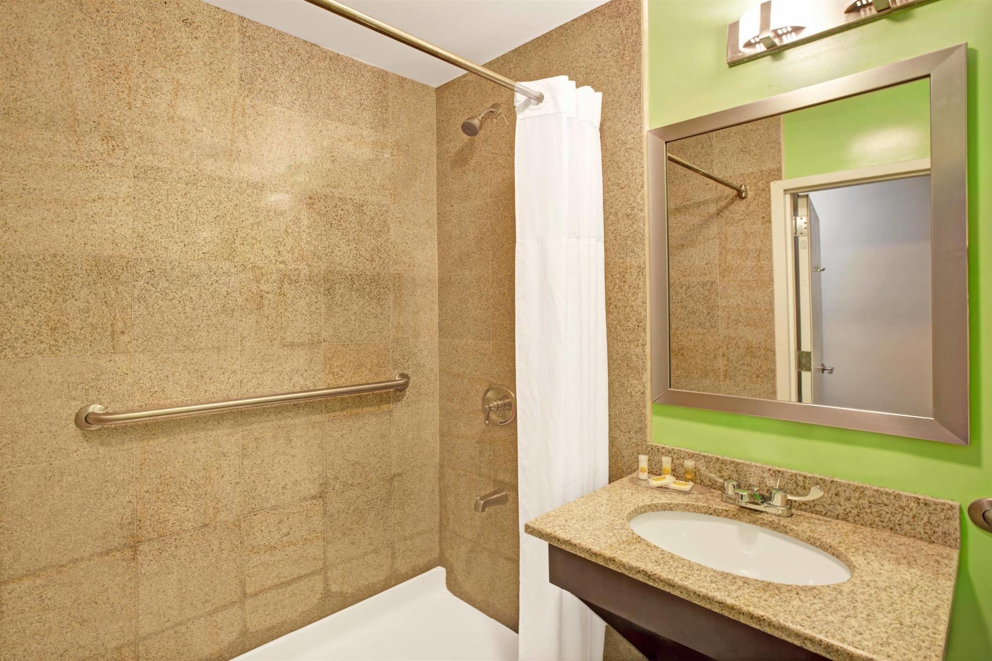 Days Inn & Suites By Wyndham Ozone Park/Jfk Airport New York Ngoại thất bức ảnh
